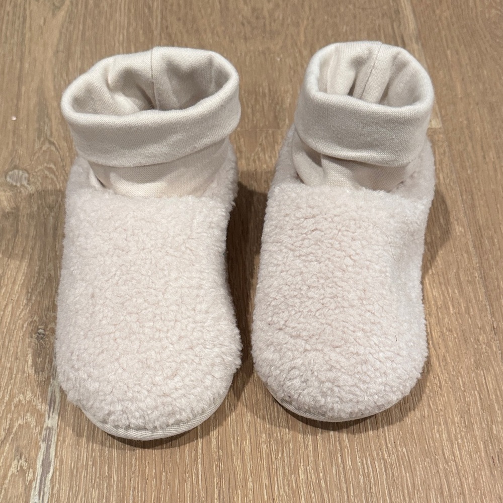 Zara Faux Shearling bootie slippers. Unworn